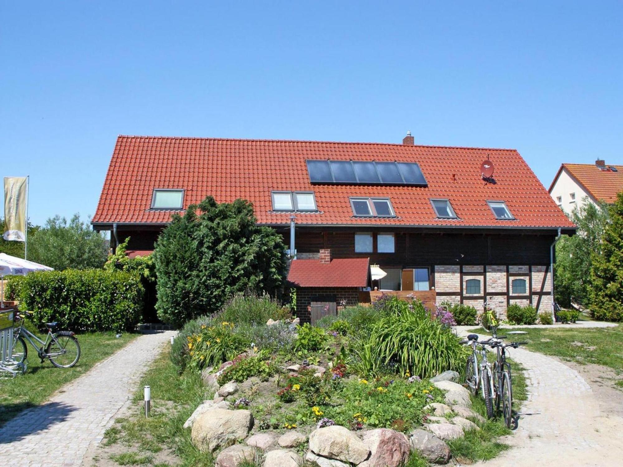 Farmstay Neuendorfkrug, Luetow Lutow Exterior photo